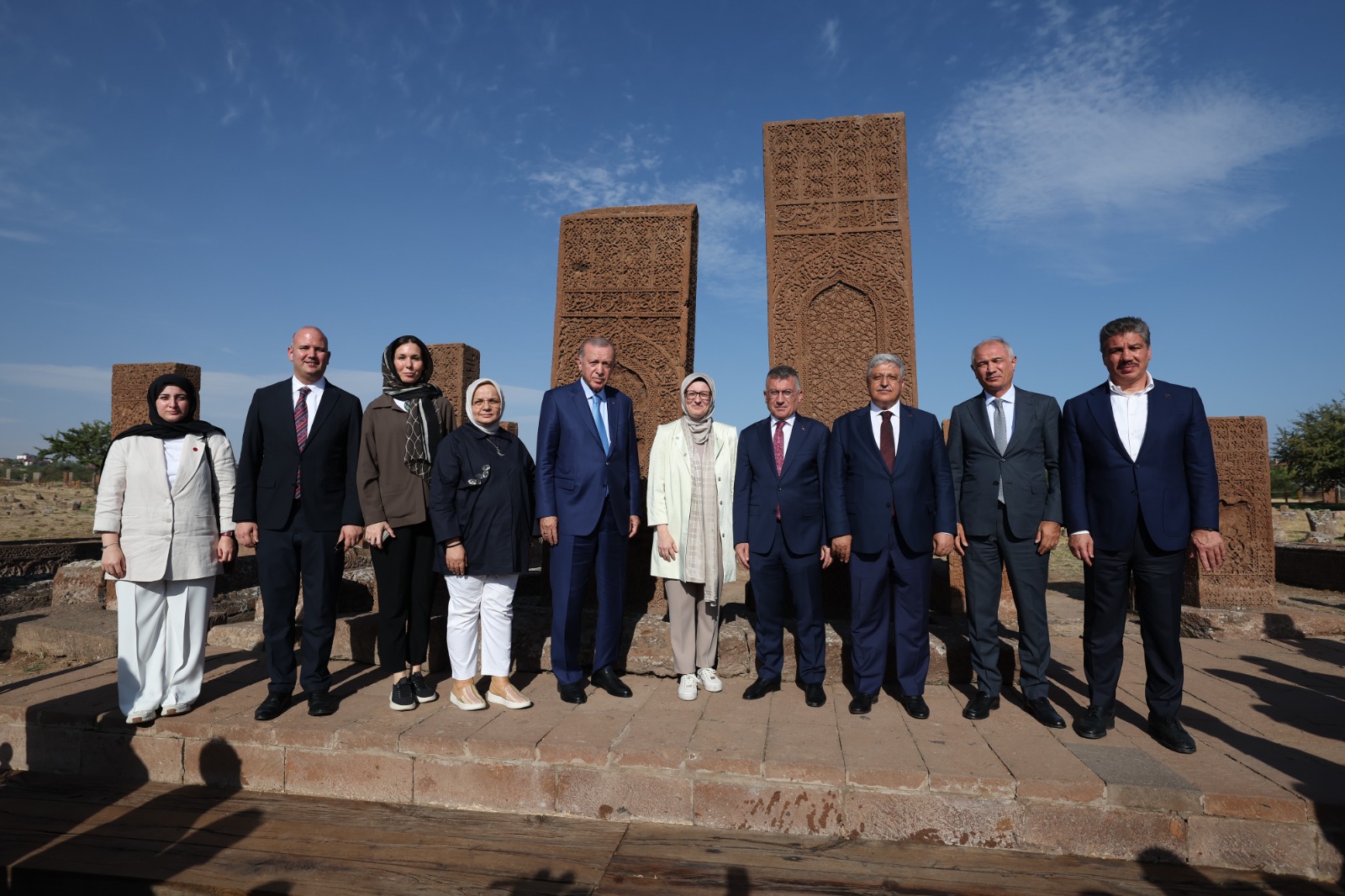 ECDADIN İZİNDE; AHLAT