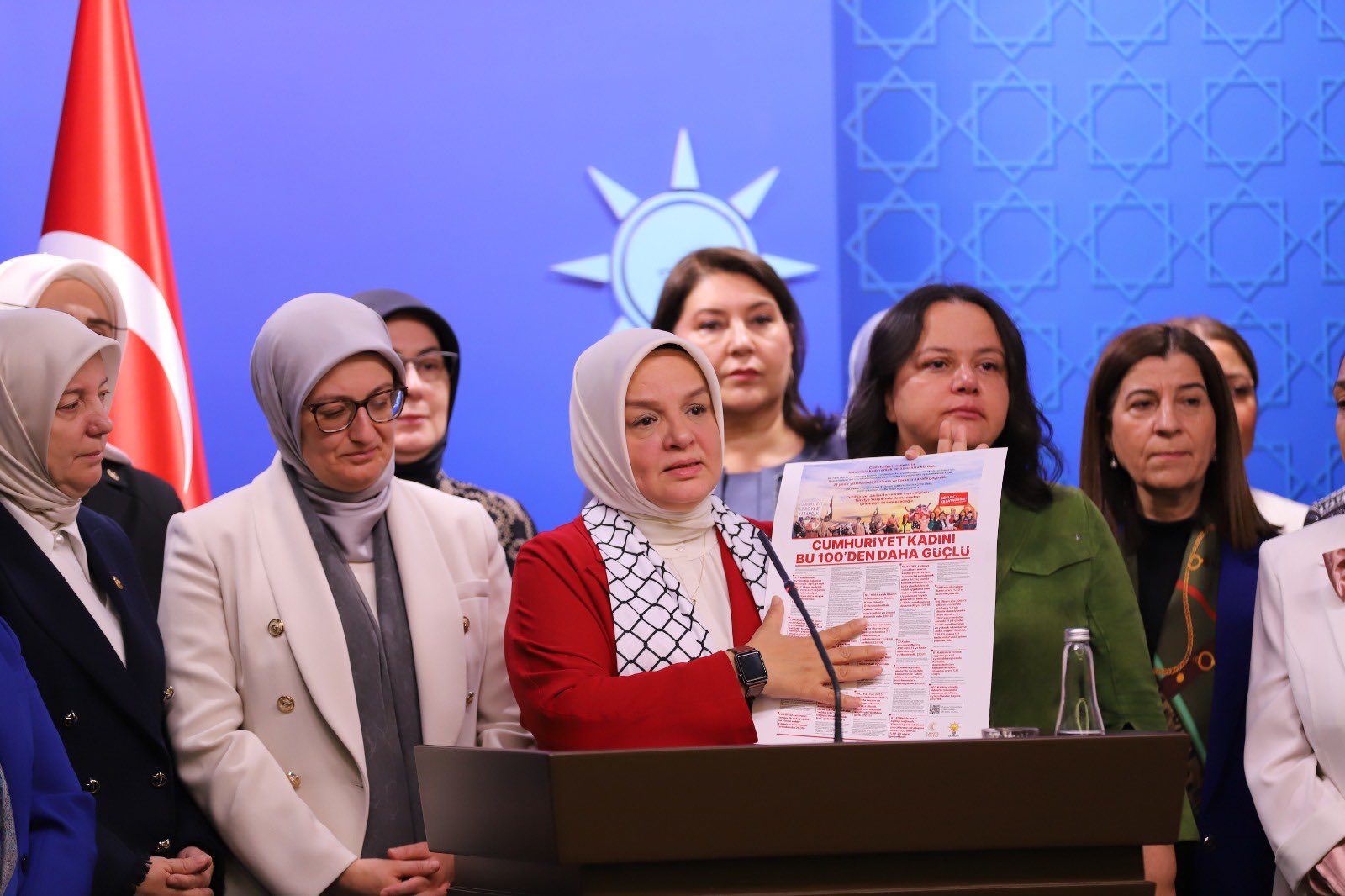 CUMHURİYET KADINI BU 100'DEN GÜÇLÜ