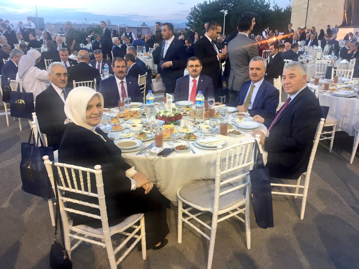 Cumhurbaskanimiz ve Basbakanimiz'in Tesrifleriyle TBMM Baskanimiz Ismail Kahraman Tarafindan Verilen Iftar Yemegine Katildik