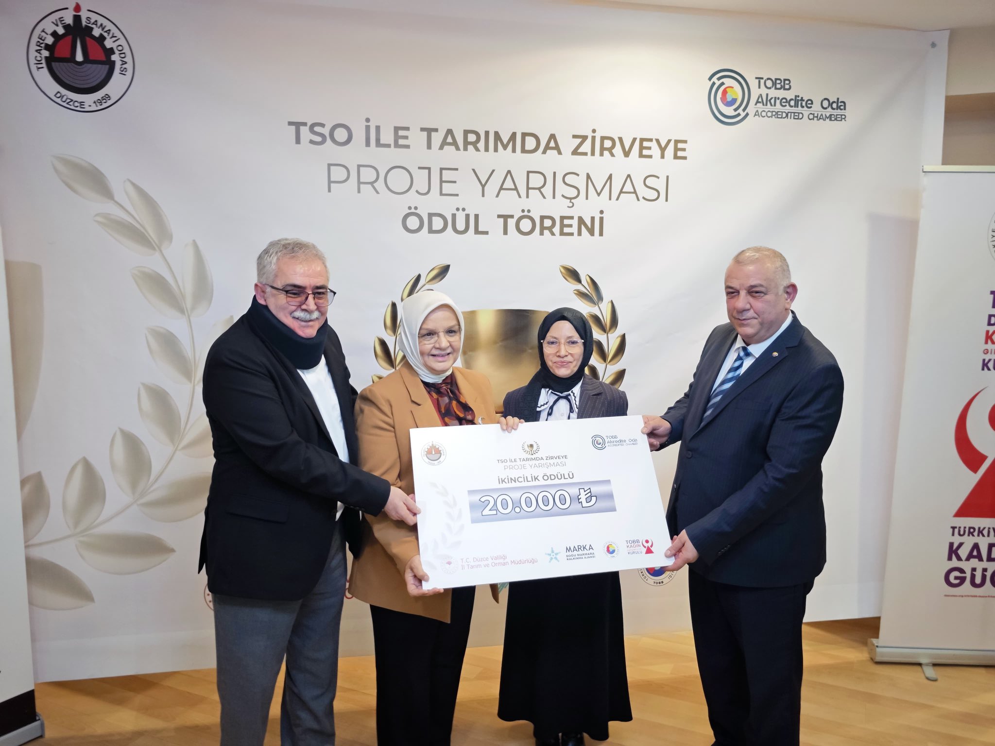 TARIM DA KADIN ELİYLE GÜZELLEŞİYOR