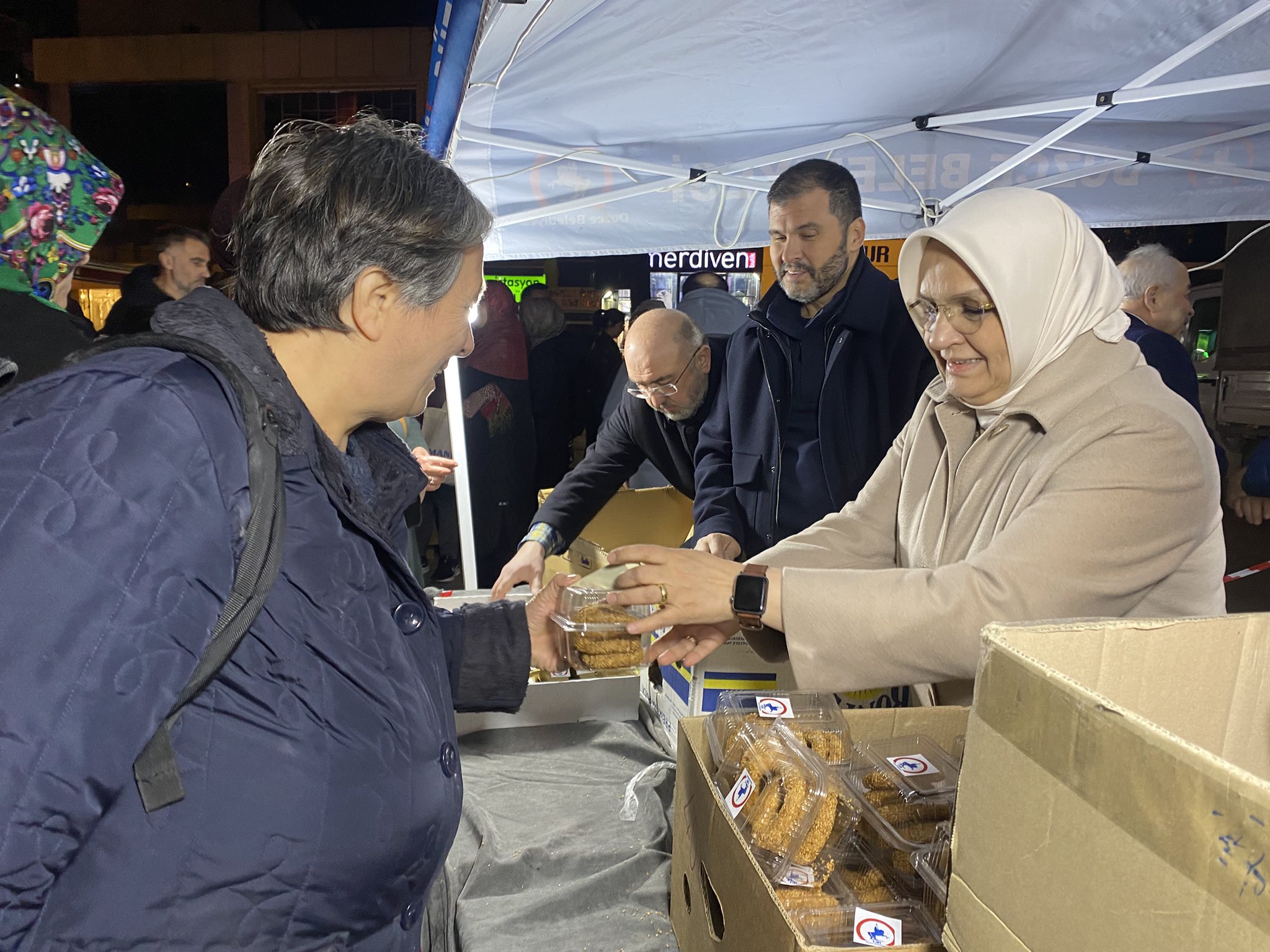 KANDİL BEREKETİNİ HEMŞEHRİLERİMİZLE BÖLÜŞTÜK