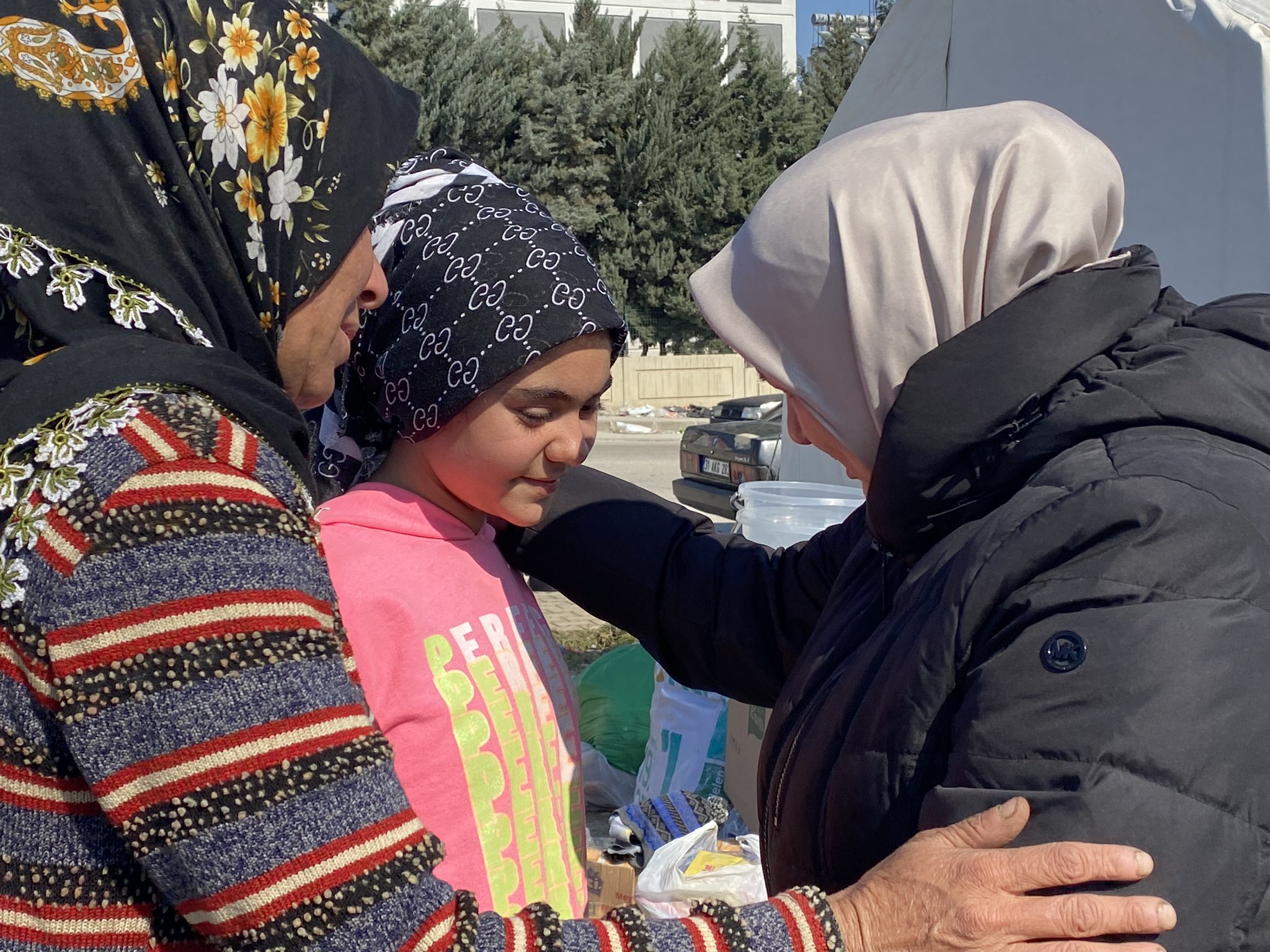 DEPREMDEN ETKİLENEN VATANDAŞLARIMIZIN YANINDAYIZ