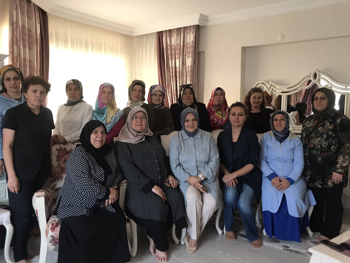 Cumayeri'de Ayfer Kardesimizin Evinde Kadin Kollari Teskilatimiz ile Bir Araya Geldik. Organizasyon Için Aysegül Baskanimiza Tesekkürler