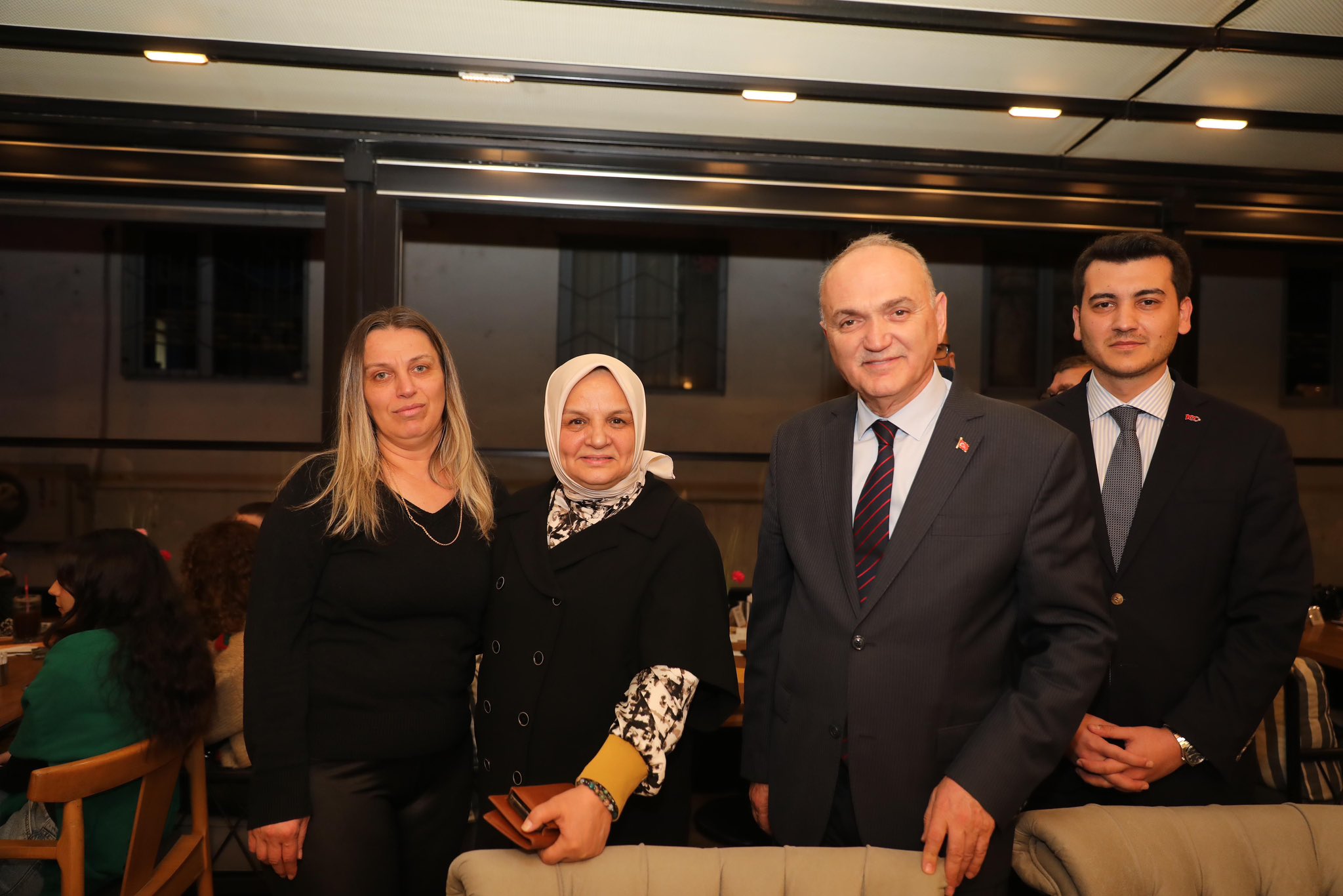 GENÇLERLE BULUŞTUK