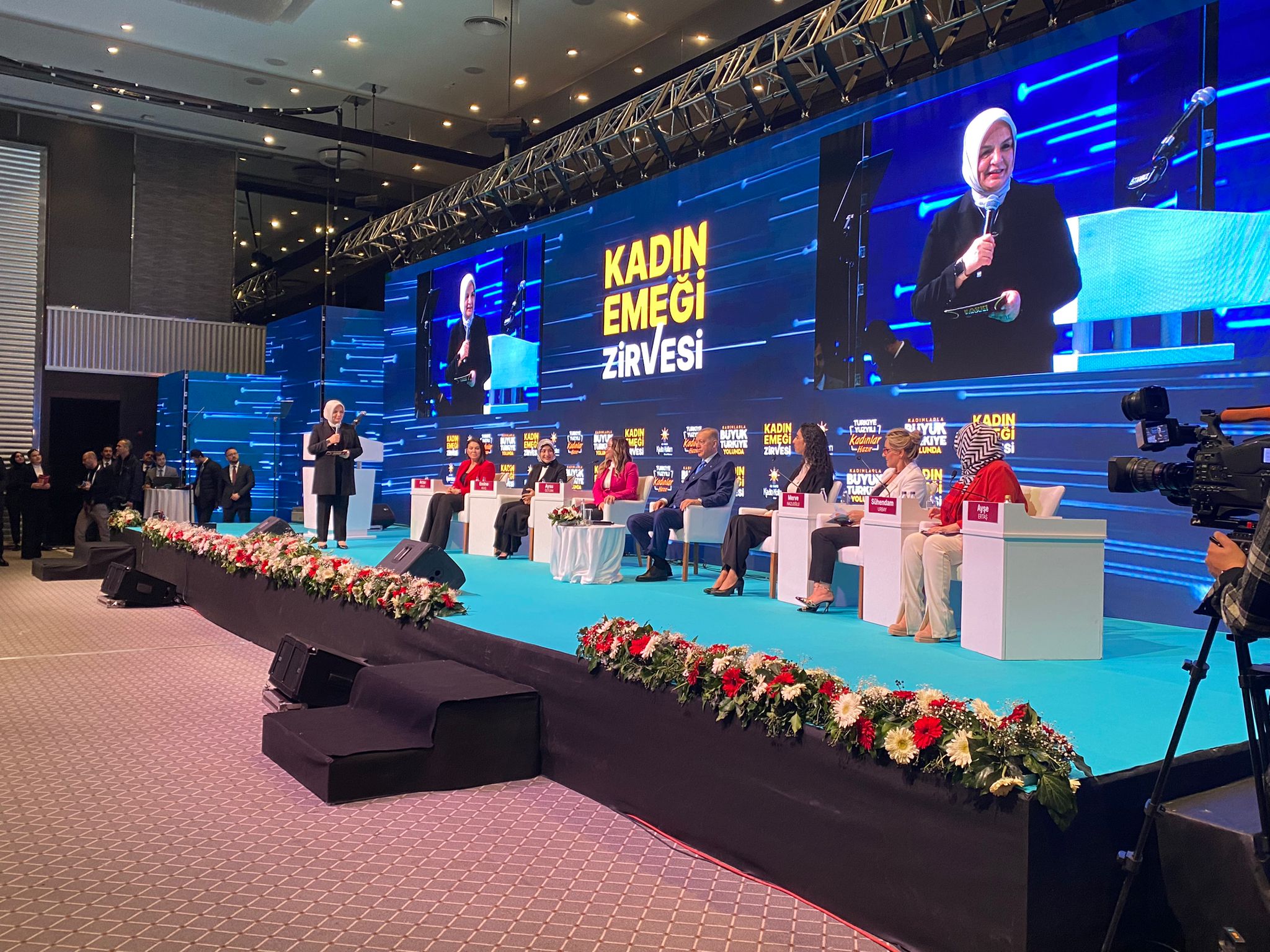   ÜRETEN KADINLAR KADIN EMEĞİ ZİRVESİ’NDE BULUŞTU