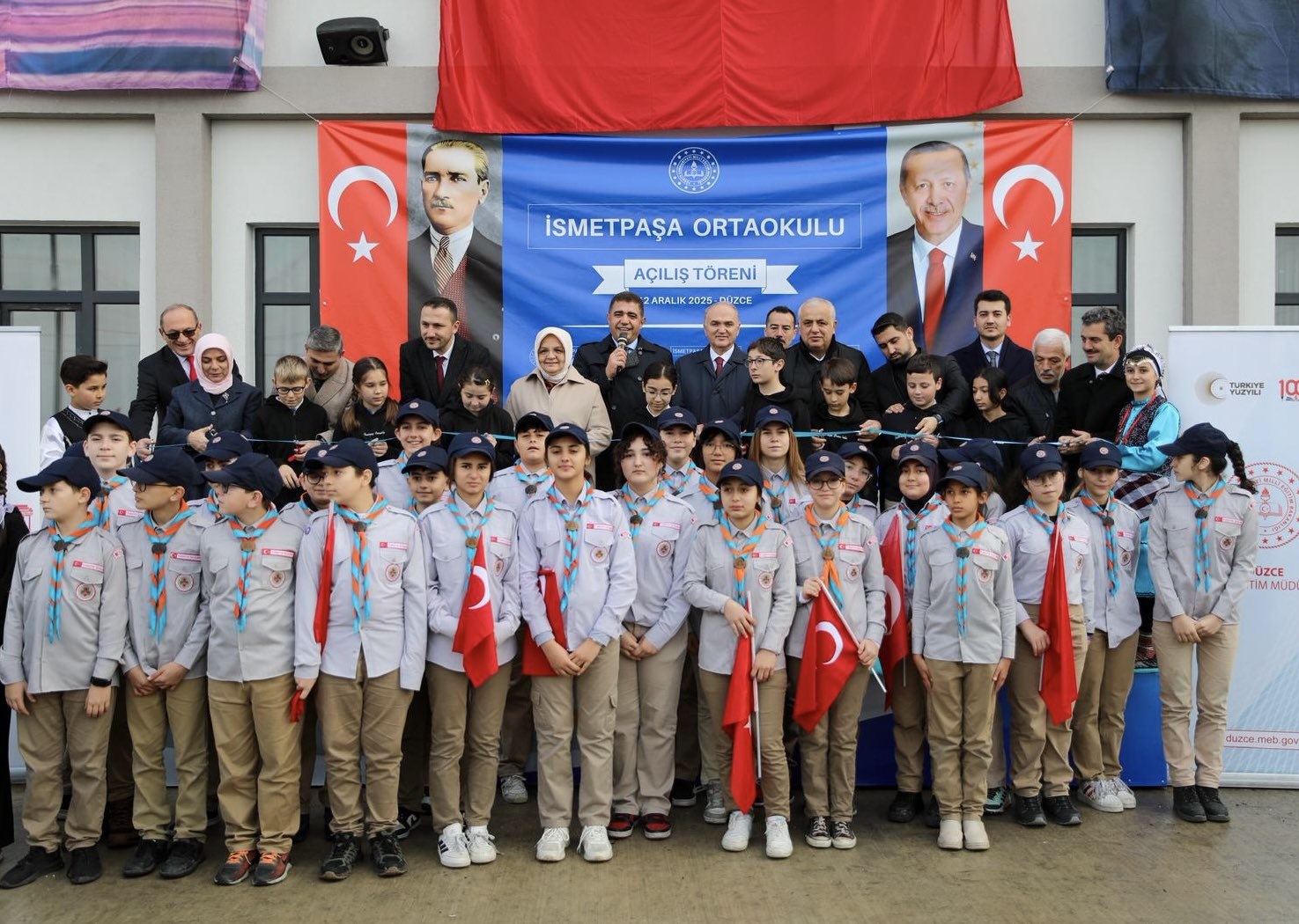 İSMET PAŞA ORTAOKULU'MUZ YENİ BİNASINDA...