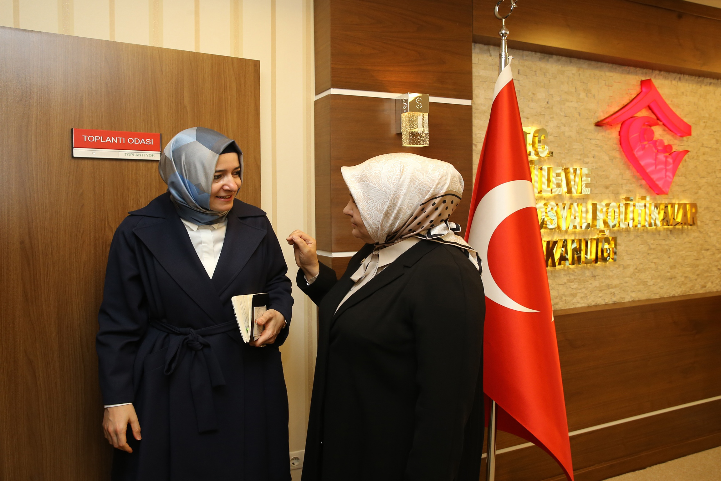 Aile ve Soyal Politikalar  Bakani Fatma Betül Sayan Kaya'yi  KEFEK olarak ziyaret ettik. Komisyon çalismalarimiz hakkinda bilgi verdik