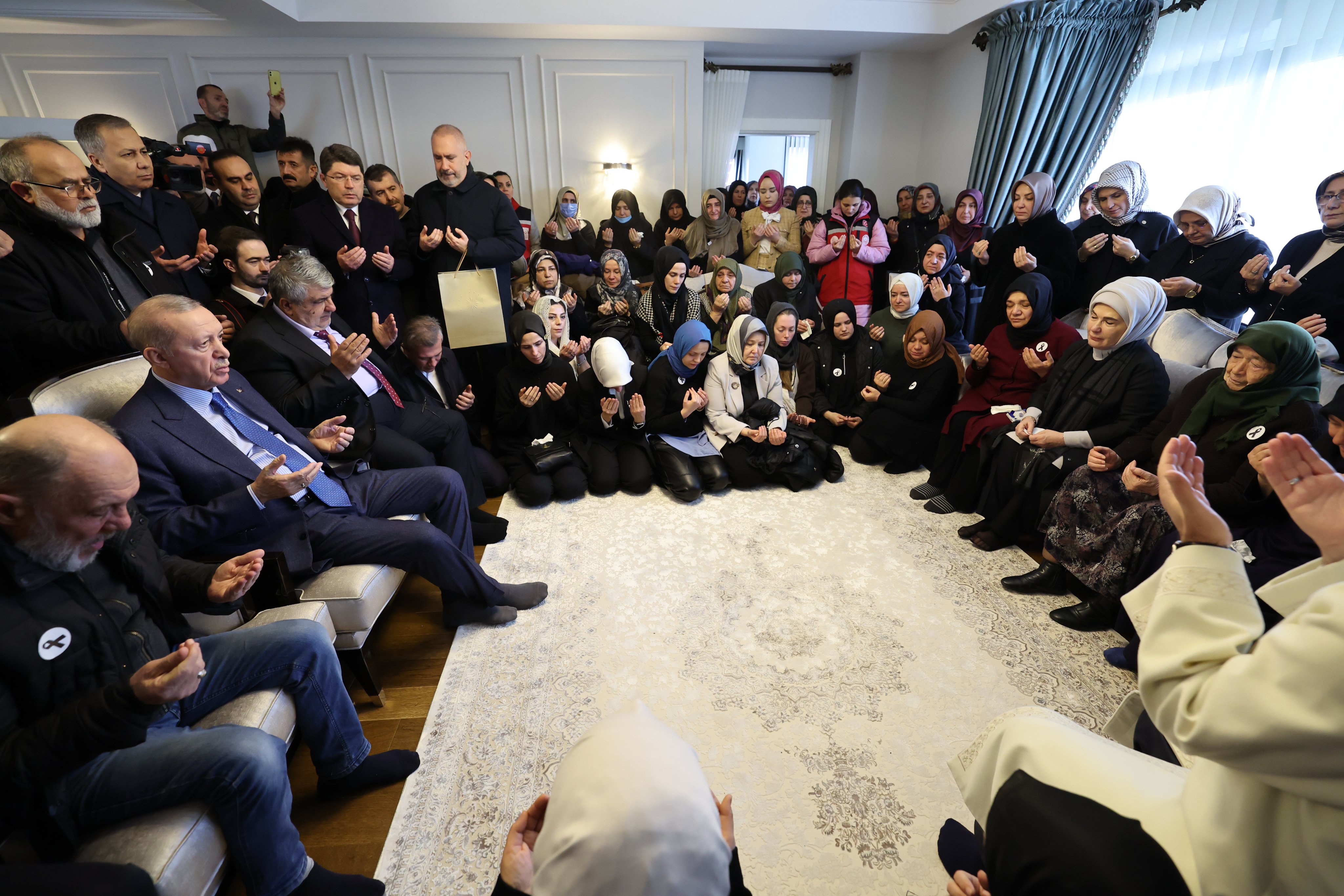 BU ATEŞ HEPİMİZİ YAKTI...