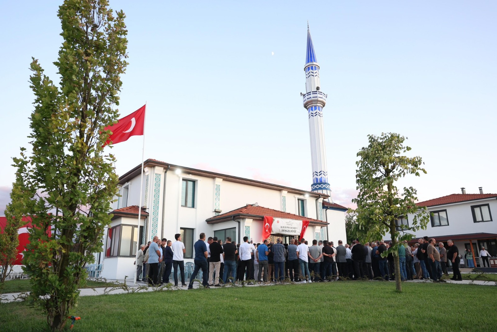 1 YILDA 18 CAMİYİ İBADETE AÇTIK