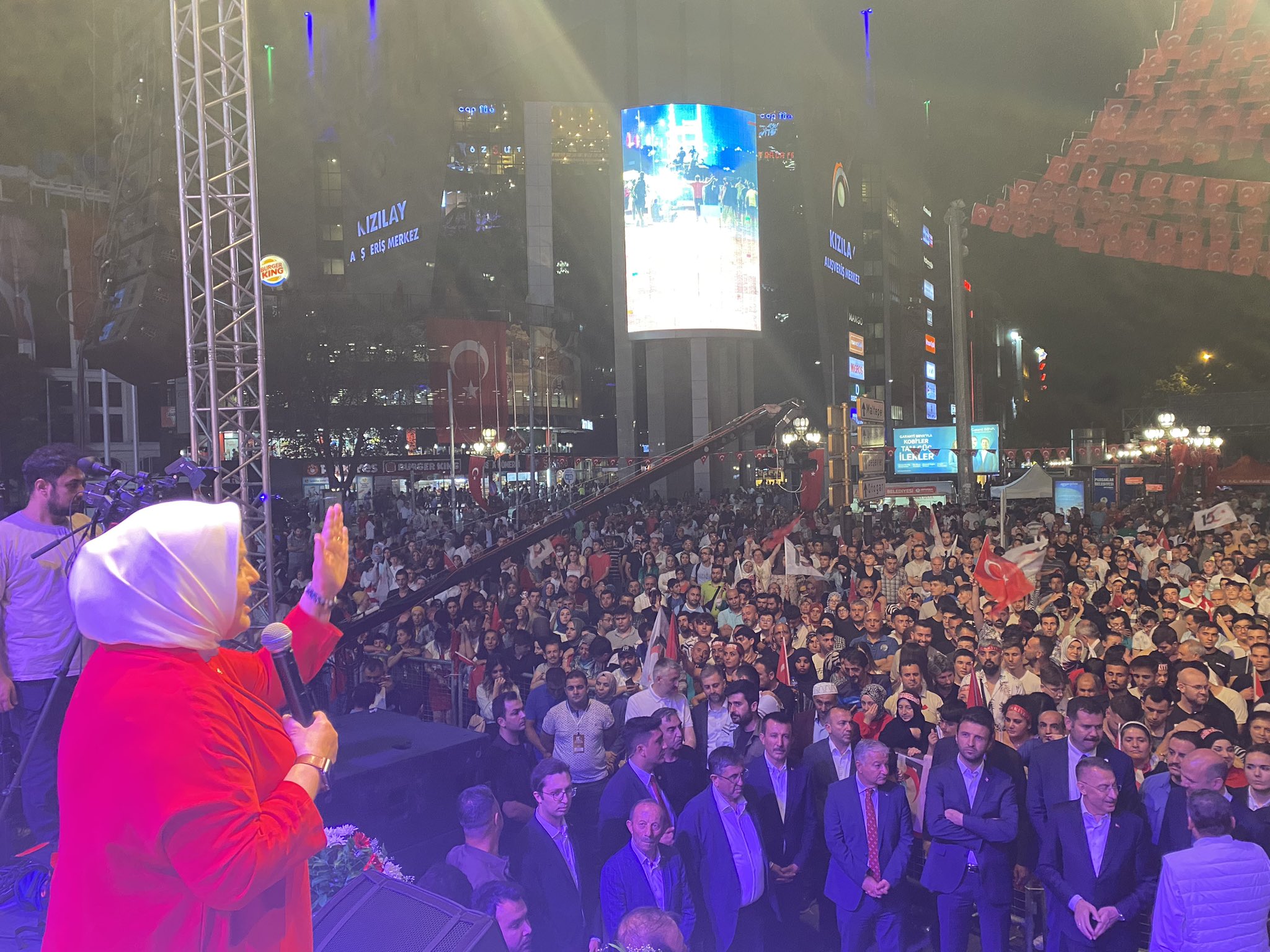 KIZILAY MEYDANINDA 15 TEMMUZ COŞKUSU