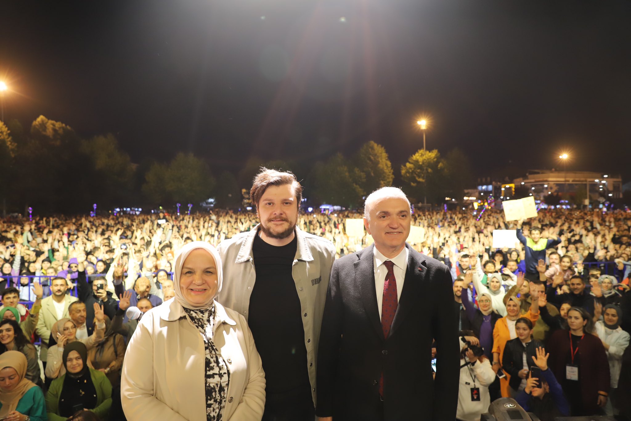 EKİN UZUNLAR DÜZCELİLERİ COŞTURDU