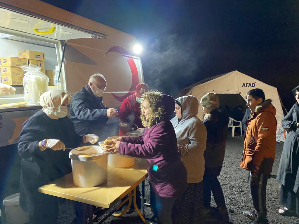 GÖLYAKA'DA YEMEK DAĞITIMINA EŞLİK ETTİK