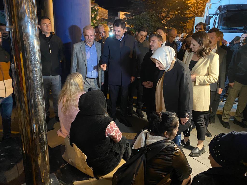 ÇİLİMLİDE DEPREMDEN ZARAR GÖREN HEMŞEHRİLERİMİZLEYİZ...