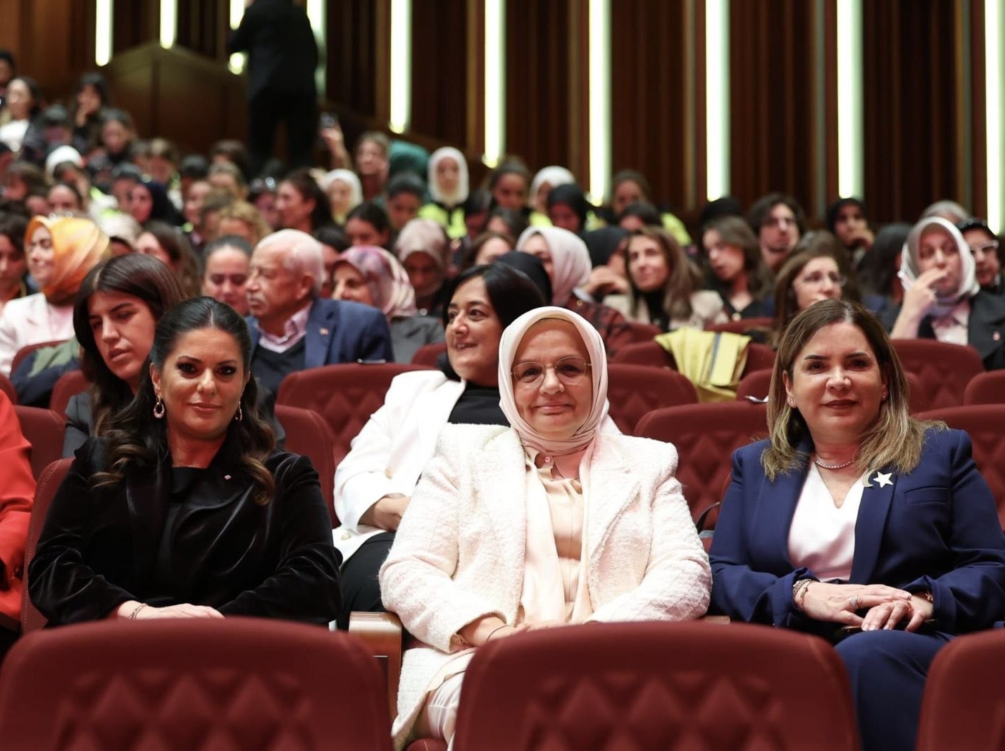 KADINA YÖNELİK ŞİDDETLE MÜCADELE GÜNÜ