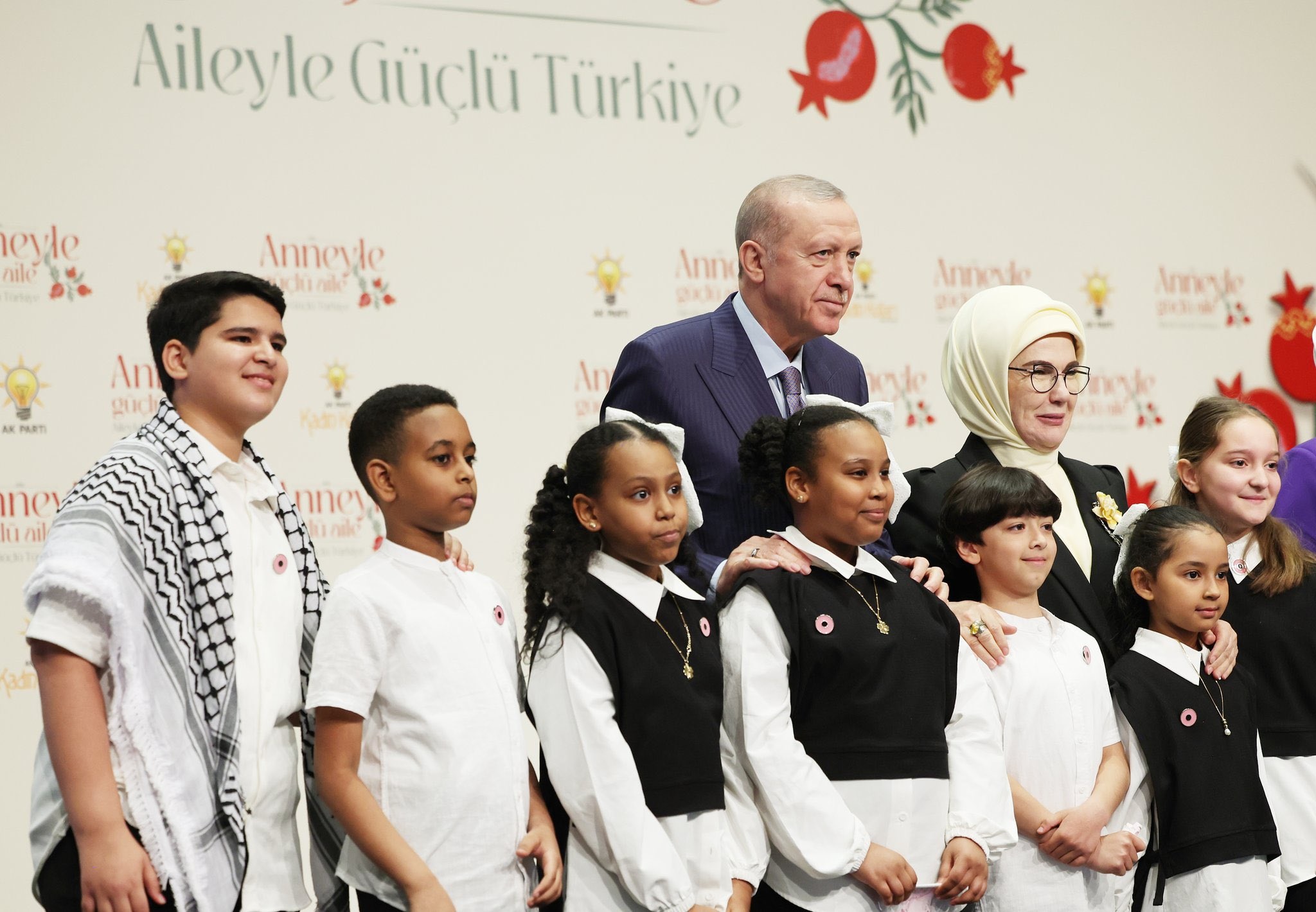 ANNEYLE GÜÇLÜ TÜRKİYE...